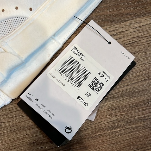 Nike Alpha Bra - High Support - white, Sz Small NWT - Picture 2 of 4